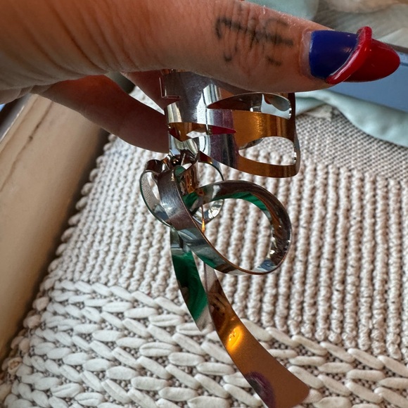 YVMIN NWOT Ultrachic Silver Hair Ribbon Bow - Picture 12 of 14